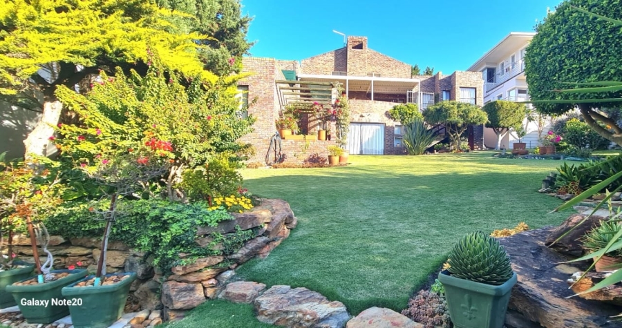 4 Bedroom Property for Sale in Wavecrest Eastern Cape